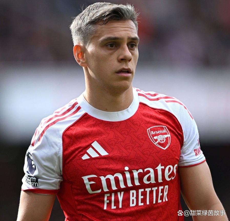 阿森纳后卫公开道歉，表示未来改进(阿森纳后卫公开道歉,表示未来改进了)